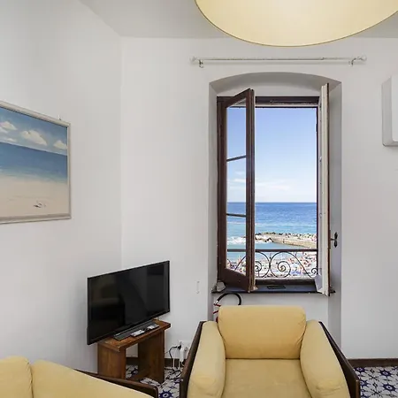 La Casa Di Nonno Sallu By Wonderful Italy Apartamento Camogli